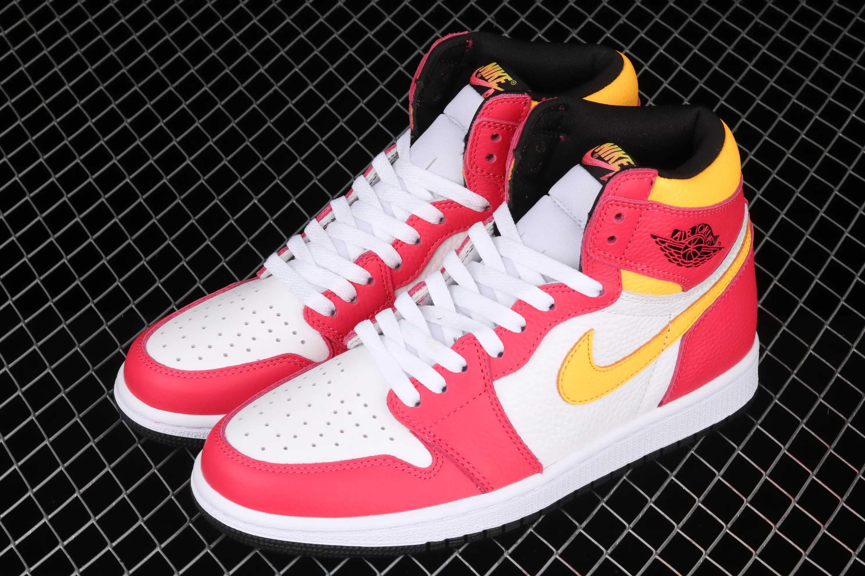All categories Air Jordan Jordan series basketball shoes Air Jordan 1 High X version Air Jordan 1 "Sail/University Red" AJ1 Joe 1 Olympic white and red high-top basketball shoes 555088-603
